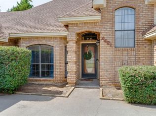 2421 Whitney Ln, Grapevine, TX 76051
