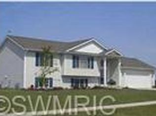 4240 Homestead Dr, Wayland, MI 49348