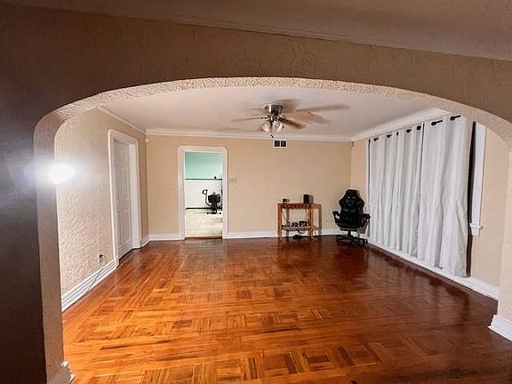 3rd image of 4651 Dart St