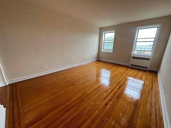 4th image of 8447 118th St APT 6F