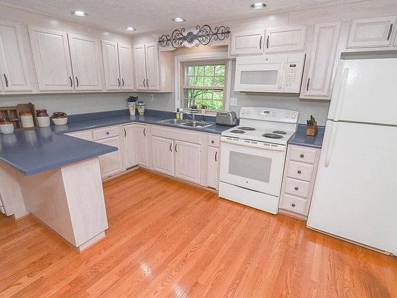 4th image of 116 Joann Dr