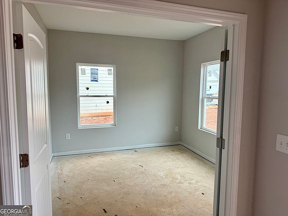 5th image of 501 Charleston Pl