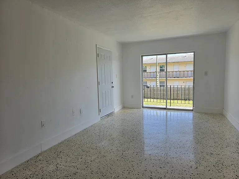 8315 NE Miami Ct #4 — Photo 8