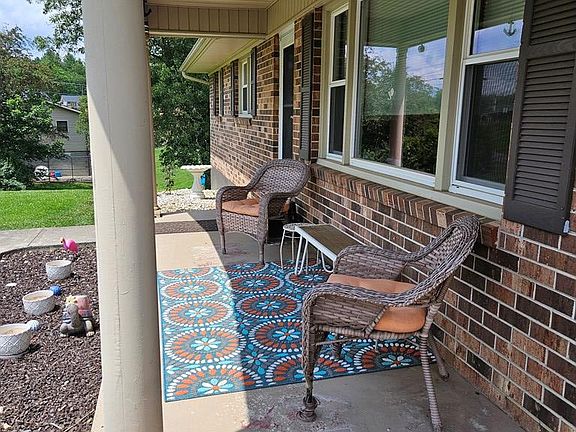 3rd image of 65 Courtland Cir