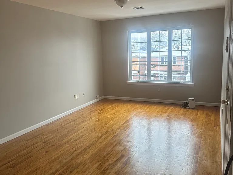 221 William St #1 — Photo 2