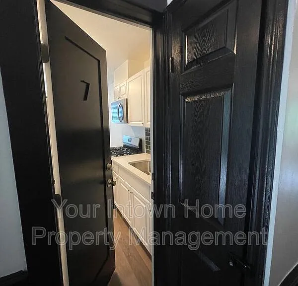 1215 Euclid Ave NE #7 — Photo 4