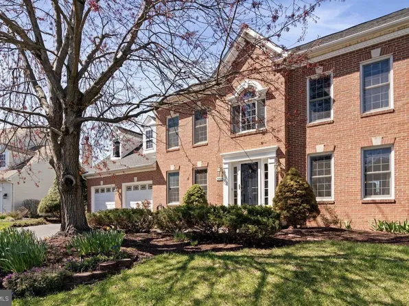 2608 Chriswell Pl, Herndon, VA 20171