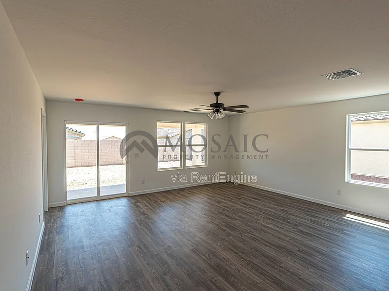 1445 E Jaycie Dr — Photo 4