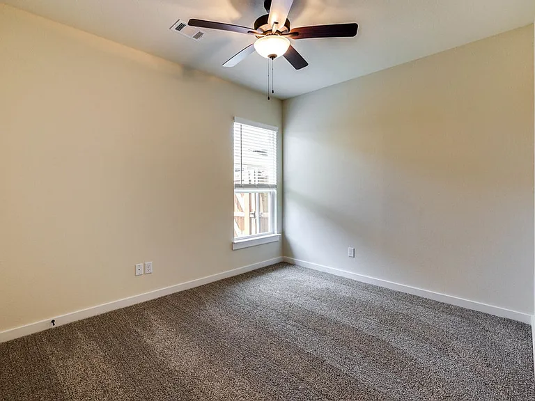 648 Blackland Dr — Photo 21