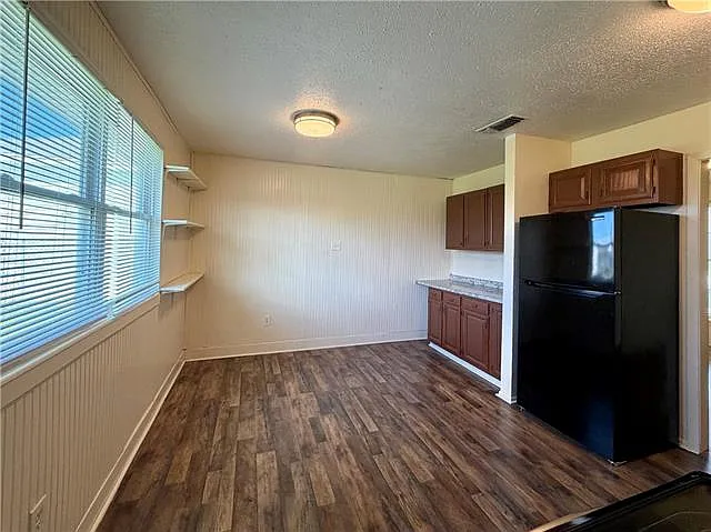 3 bed, 1.0 bath, 900 sqft, $1,400 — Photo 3