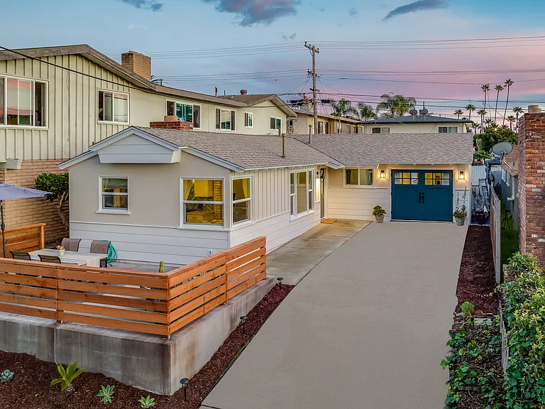 325 W Avenida Palizada — Photo 9