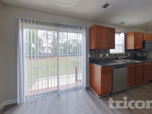 5th image of 131 Quiet Grove Dr