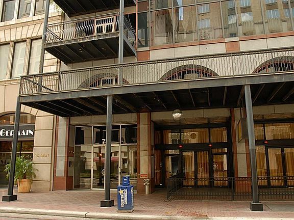 Capitol Lofts is located in the heart of downtown close to the metro rail and walking distance to several entertainment venues