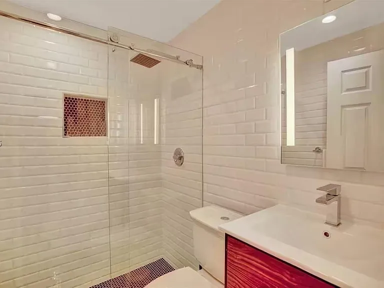 174 NE 47th St #102 — Photo 7