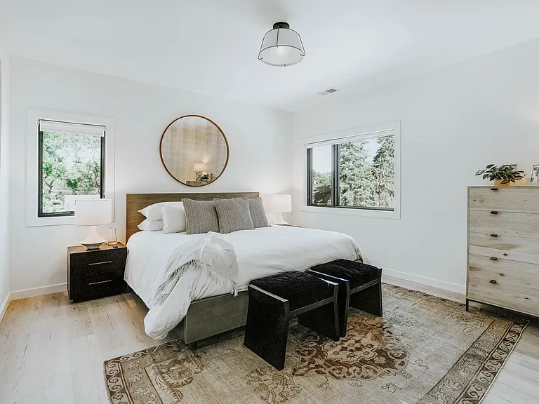 401 E Peach St — Photo 34