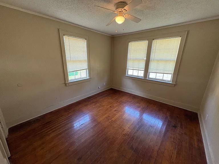 748 N McNeil St — Photo 3