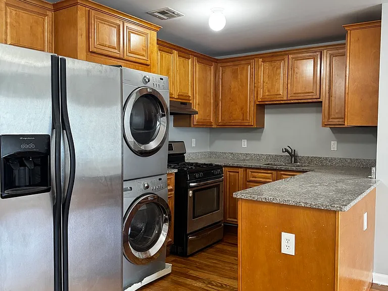 104 Luttgen Pl #5 — Photo 5
