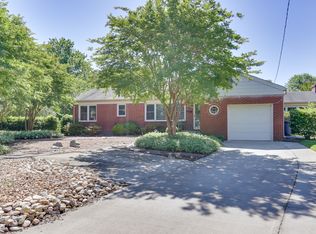 11 Lakewood Dr, Hampton, VA 23666