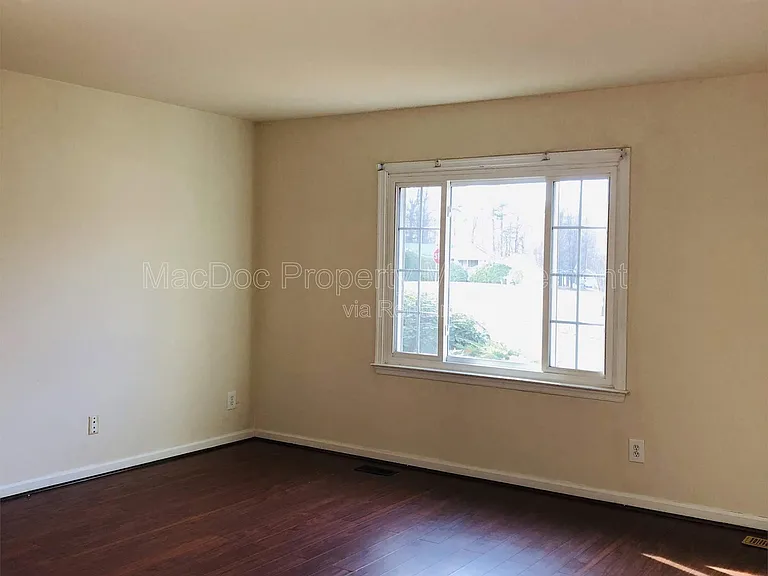 11001 Westminster Ct — Photo 10
