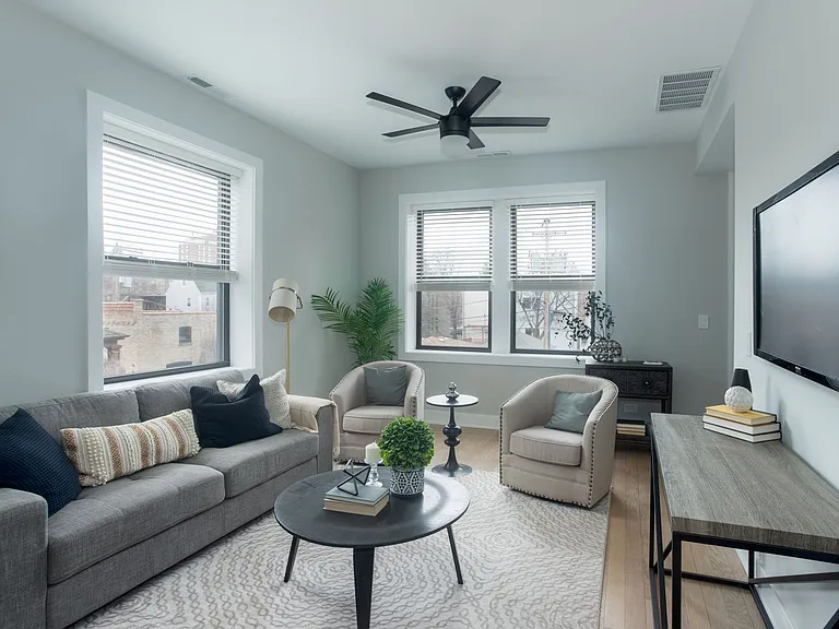 2020-36 W. Montrose / 4405-09 N. Seeley — Photo 18