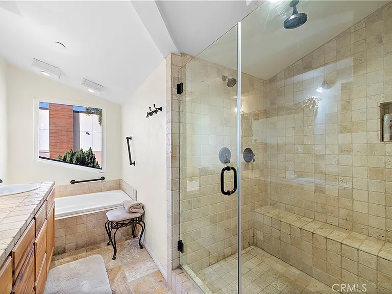 137 Cleo St — Photo 17