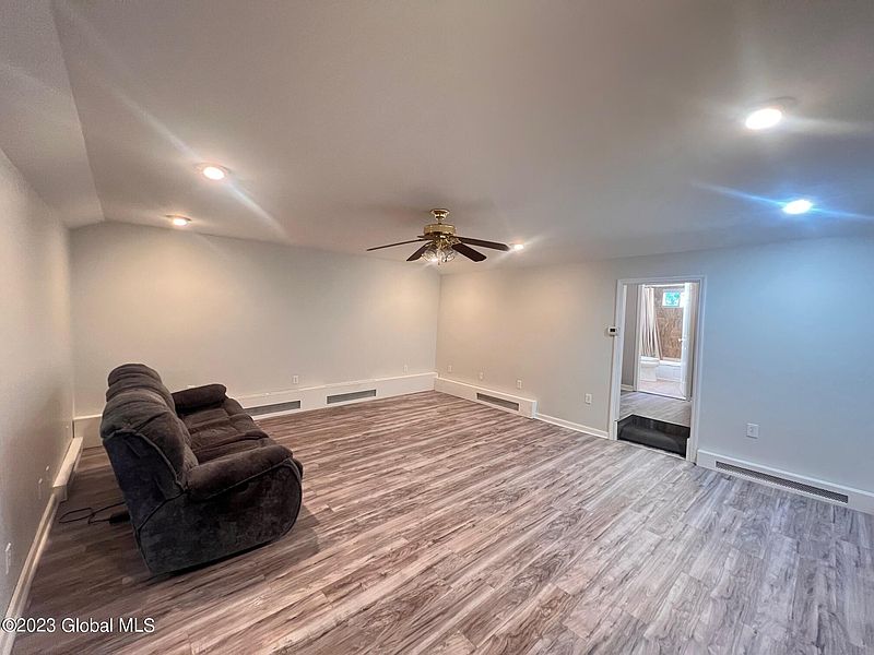 5th image of 22 Homewood Avenue