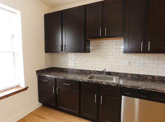 3rd image of 1010 W Sunnyside Ave #A00w