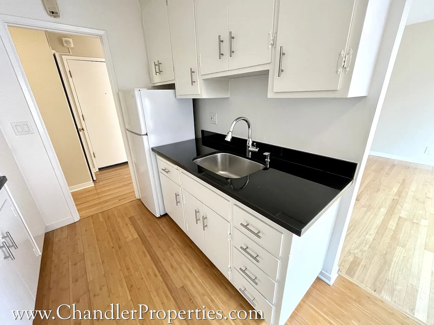 Colony Apartments* — Photo 4