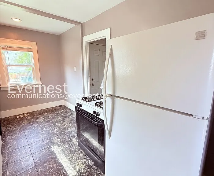 1803 Talbot St — Photo 4