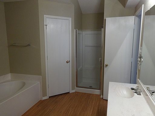 4th image of 840 Meadowlark Dr