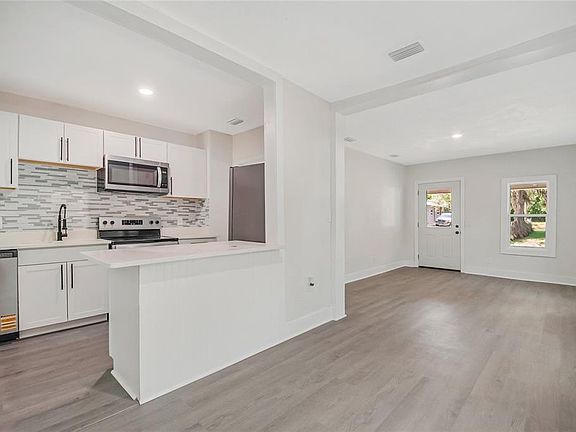 4th image of 922 BATES AVENUE