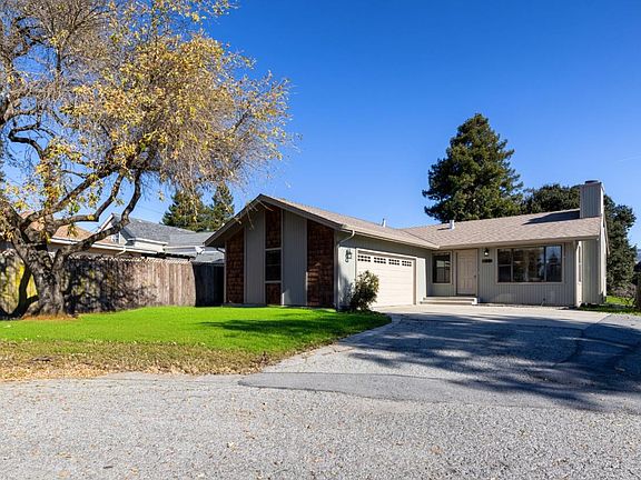 2nd image of 33 Brushwood Ln