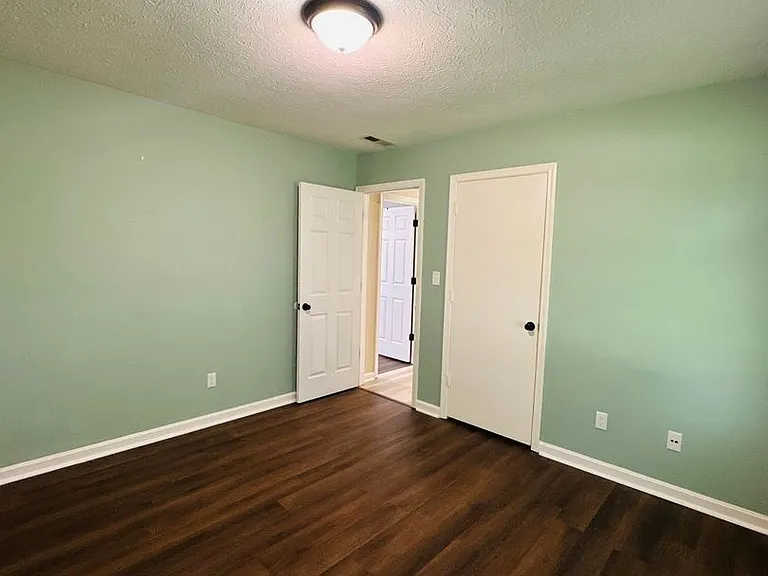 225 Joy Ave — Photo 15