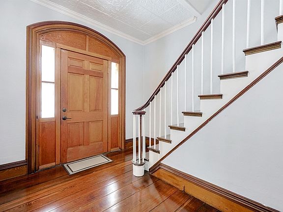 5th image of 158 Worcester St