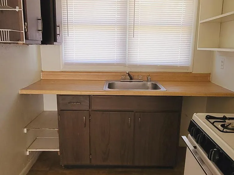 403 W Freeman St #12 — Photo 3