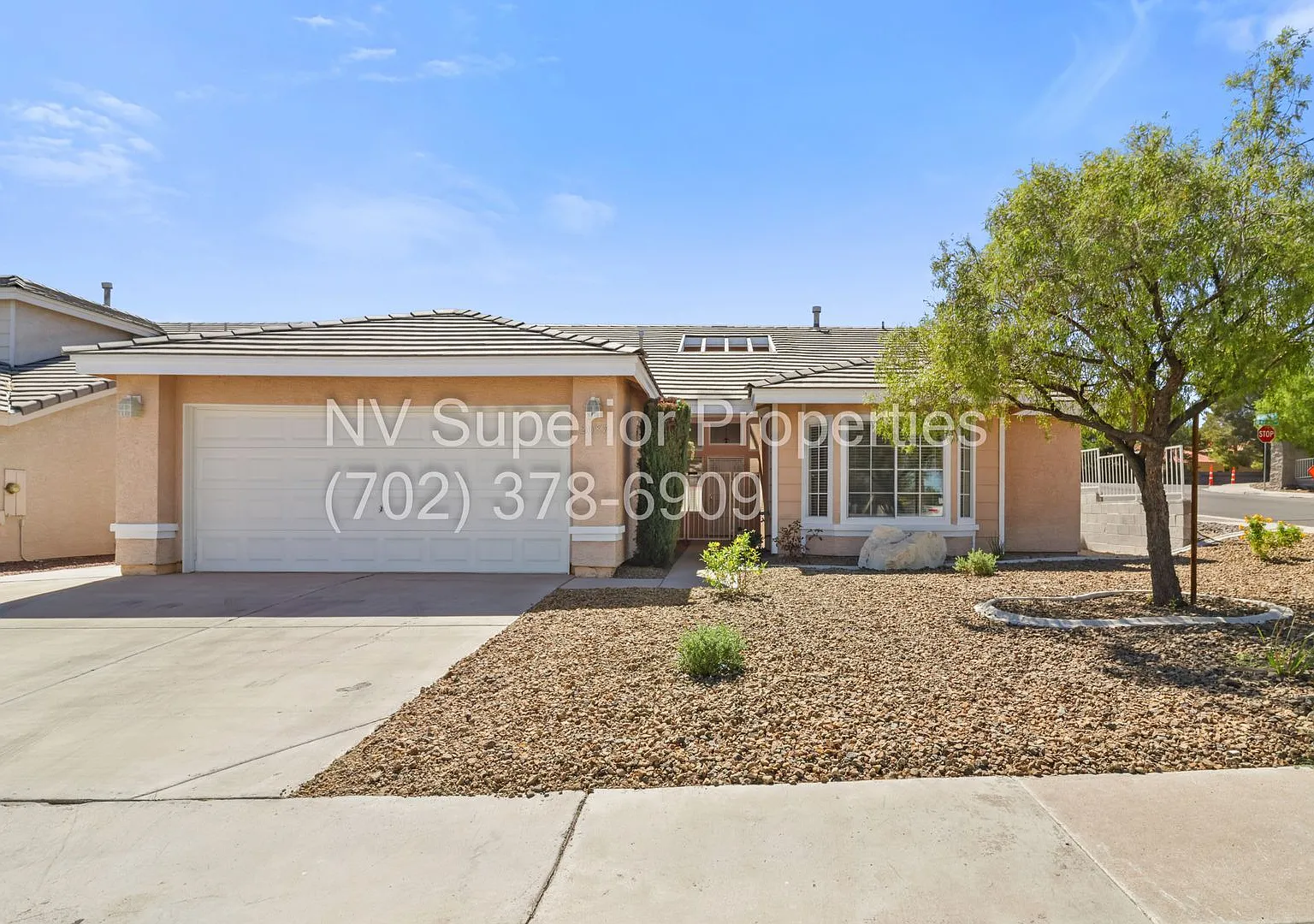 Green Valley!! Single Story!! Small RV Parking!! All Appliances!! Small RV or Boat parking — Photo 1