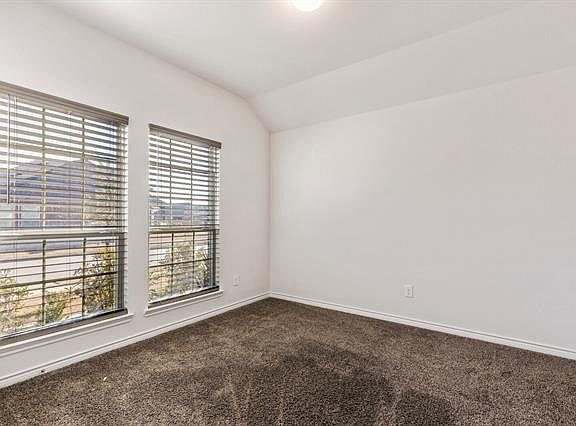 3rd image of 121 Cross Creek Way