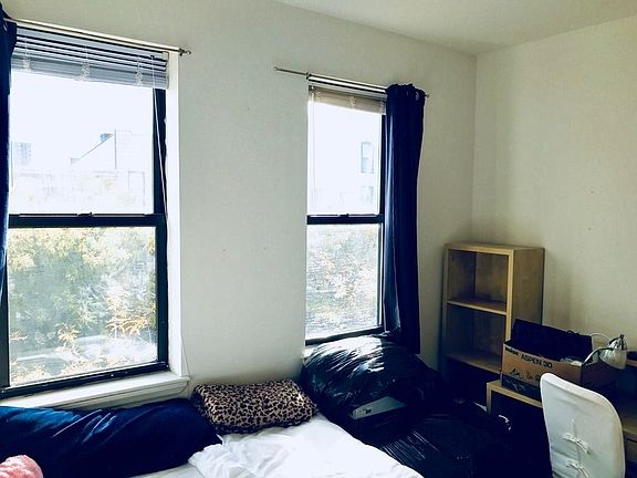 3rd image of 207 Montrose Ave APT 5