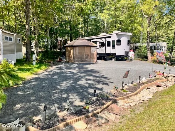 134 Blue Aspen Dr, Milford, PA 18337