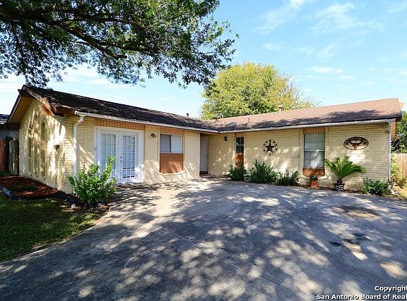 2nd image of 4815 Casa Bello St