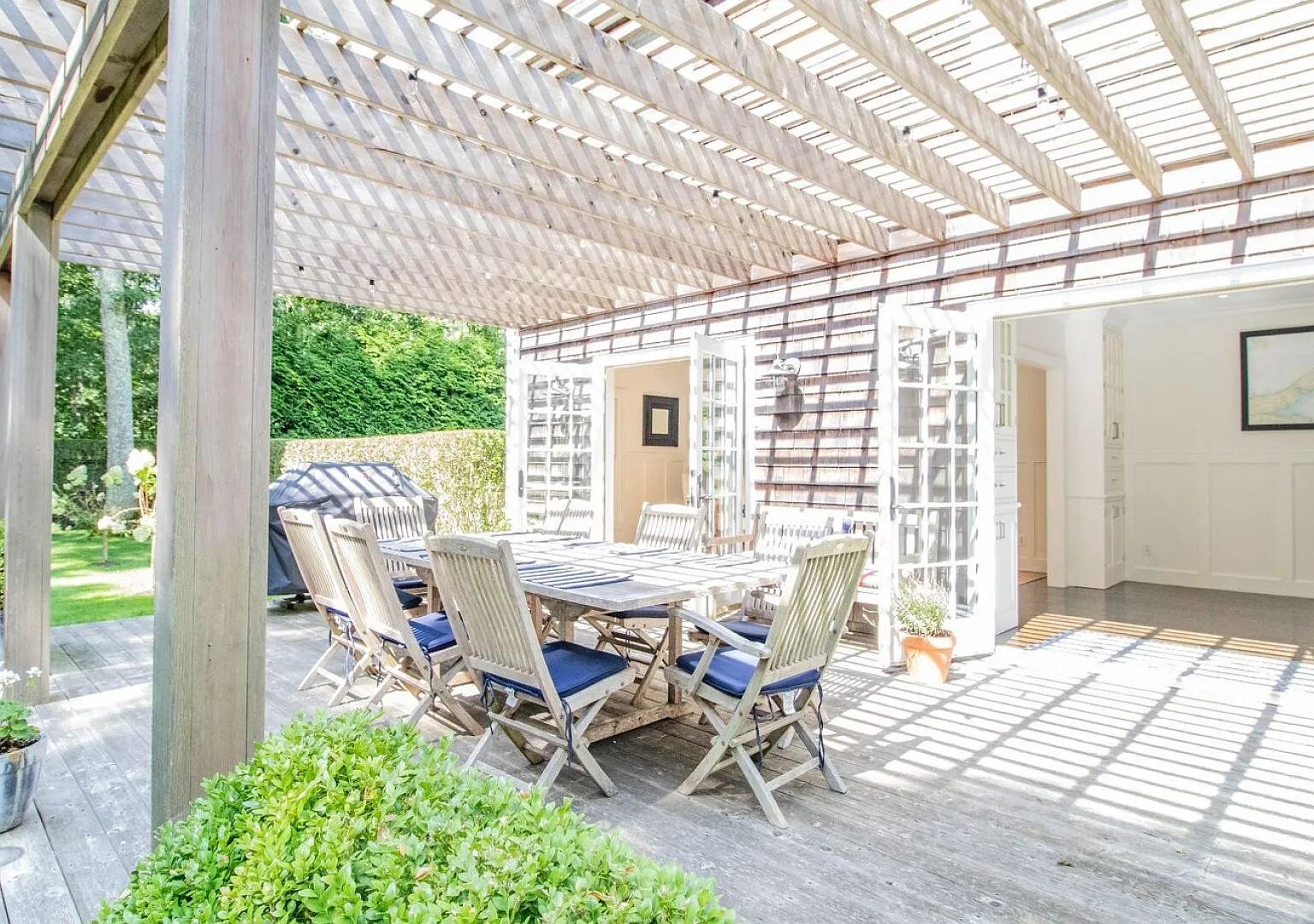 Sagaponack Cottage with Private Pool and Outdoor Dining — Photo 2