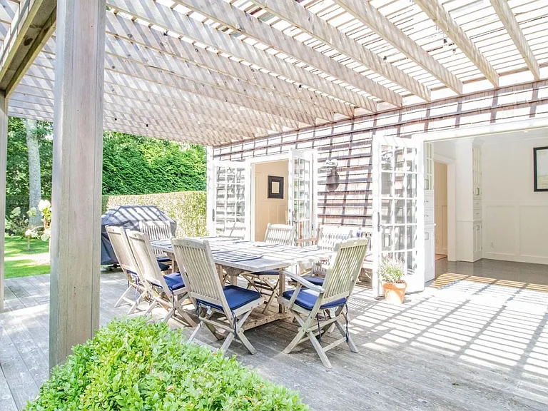 447 Wainscott Harbor Rd — Photo 2