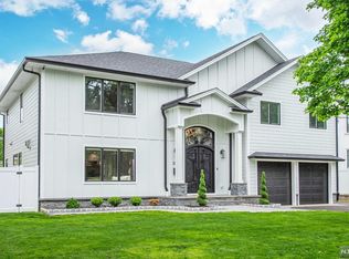 355 S Terhune Ave, Paramus, NJ 07652