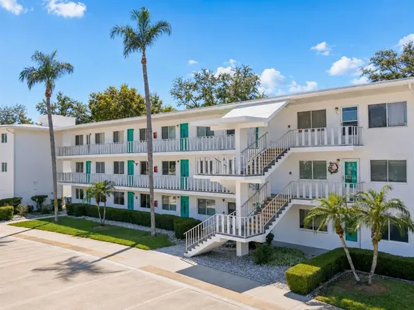8454 111th St, Seminole, FL