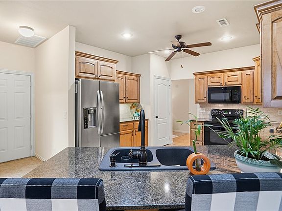 3rd image of 1 Lillian Ln
