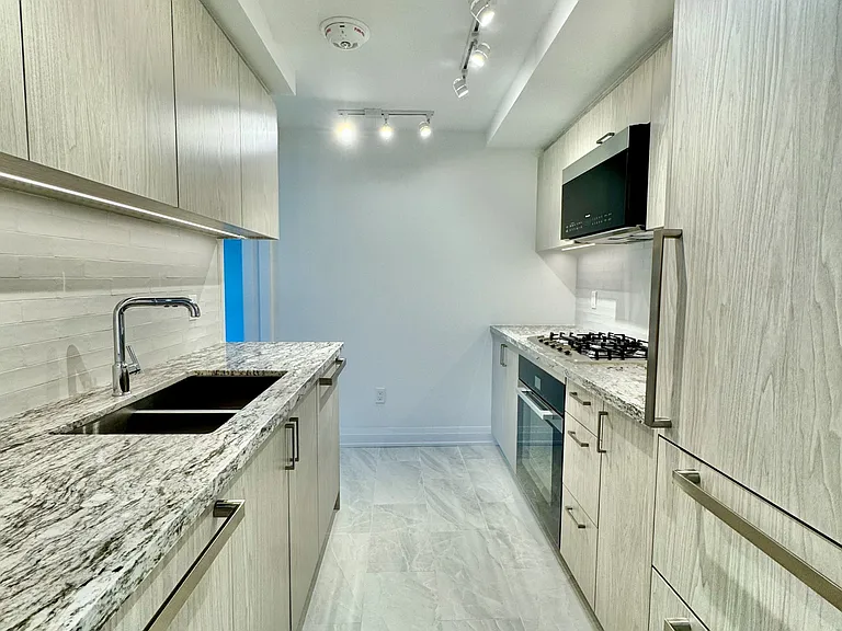 505 Glencairn Ave #319 — Photo 2