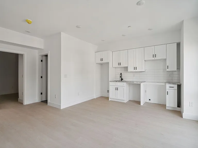 2400 W Montgomery Ave — Photo 18