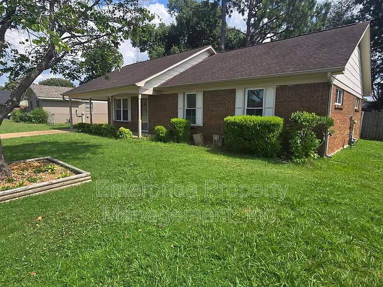 6967 Dawnhill Rd — Photo 3