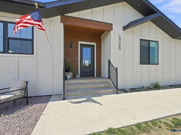 19195 Black Oak Ln, Belle Fourche, SD 57717