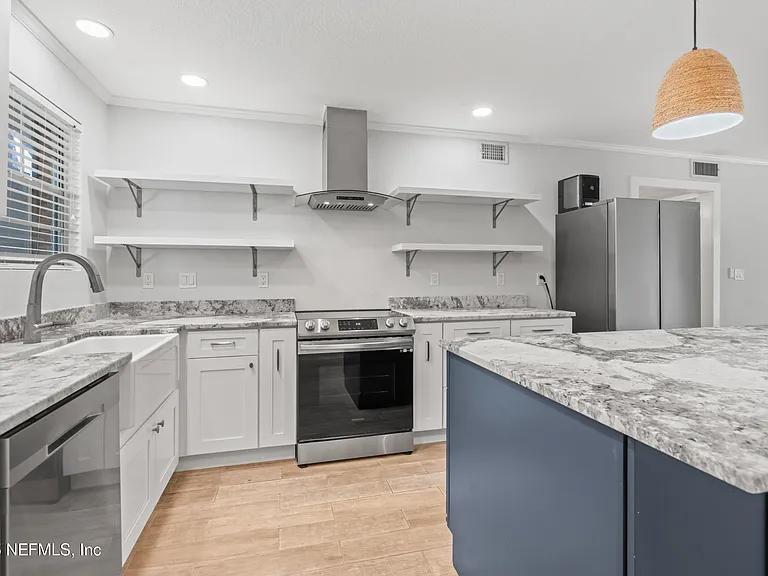 22 Comares Ave #4A — Photo 5